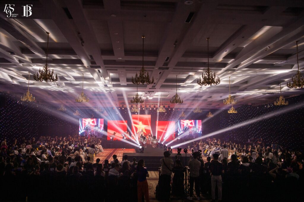 Tự hào vẻ đẹp Việt Nam với sự kiện 'Dấu Ấn Việt Nam' Fashion show 1 15793f55af5c0102584d