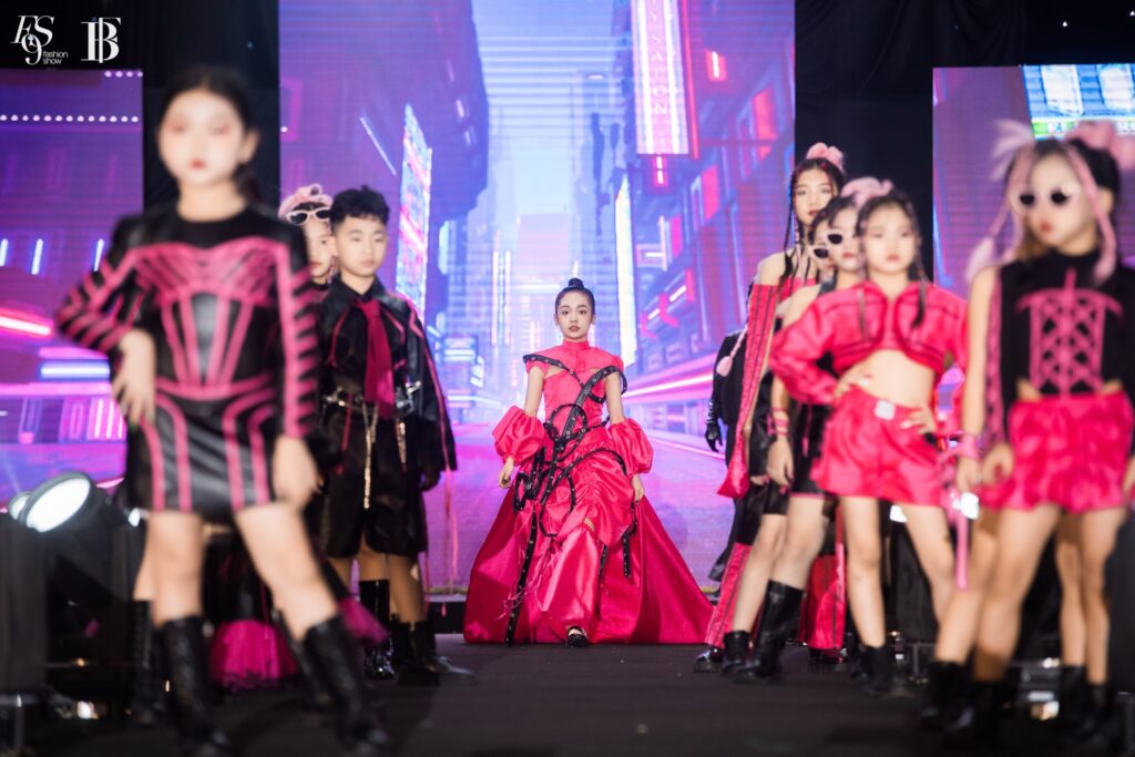 Tự hào vẻ đẹp Việt Nam với sự kiện 'Dấu Ấn Việt Nam' Fashion show 2 73b52e44bb4d15134c5c