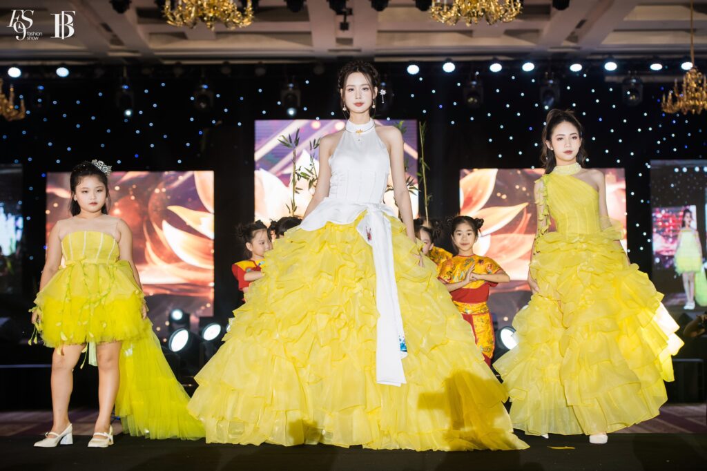 Tự hào vẻ đẹp Việt Nam với sự kiện 'Dấu Ấn Việt Nam' Fashion show 5 f6c7f706610fcf51961e