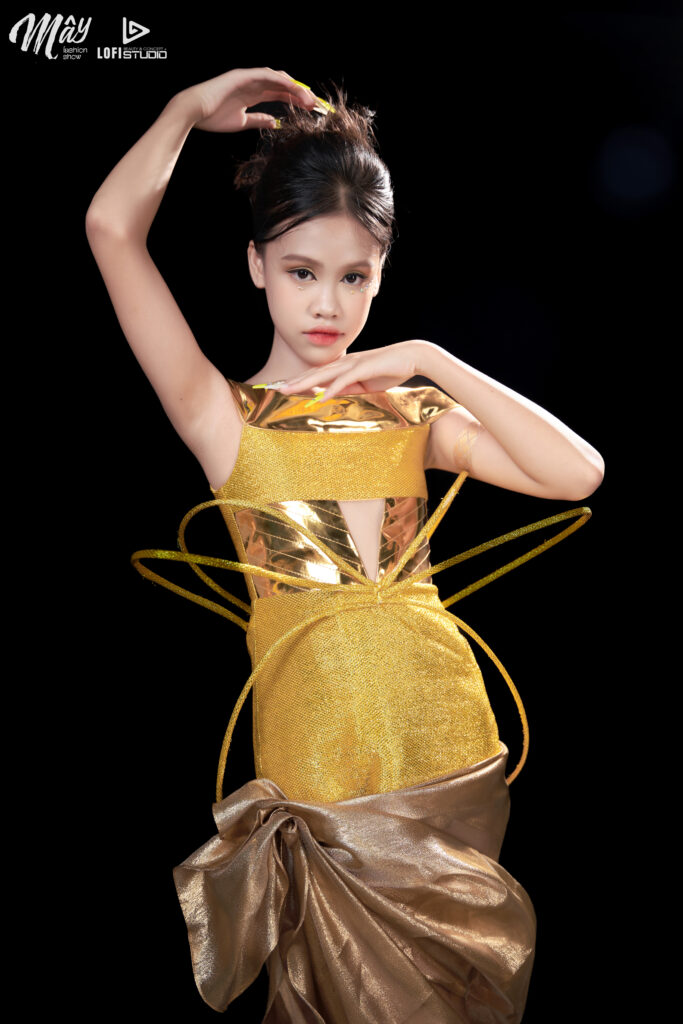 Gương Mặt Đại Diện Cự Hà My Gây Ấn Tượng Mạnh Tại MÂY Fashion Show Hà Giang 3 BackStage 998