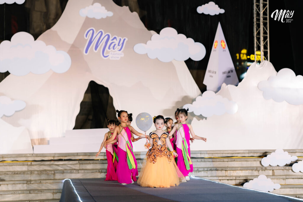 Nàng Vedette Nông Ngọc Khuê Tỏa Sáng Rực Rỡ tại MÂY Fashion Show Hà Giang 1 DSC08503