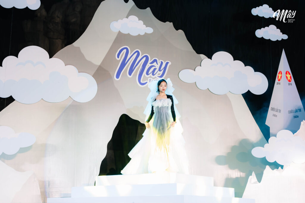 First Face Nguyễn Kim Ngân: Ngôi Sao Sáng Tại MÂY Fashion Show Hà Giang 2 HHA03341
