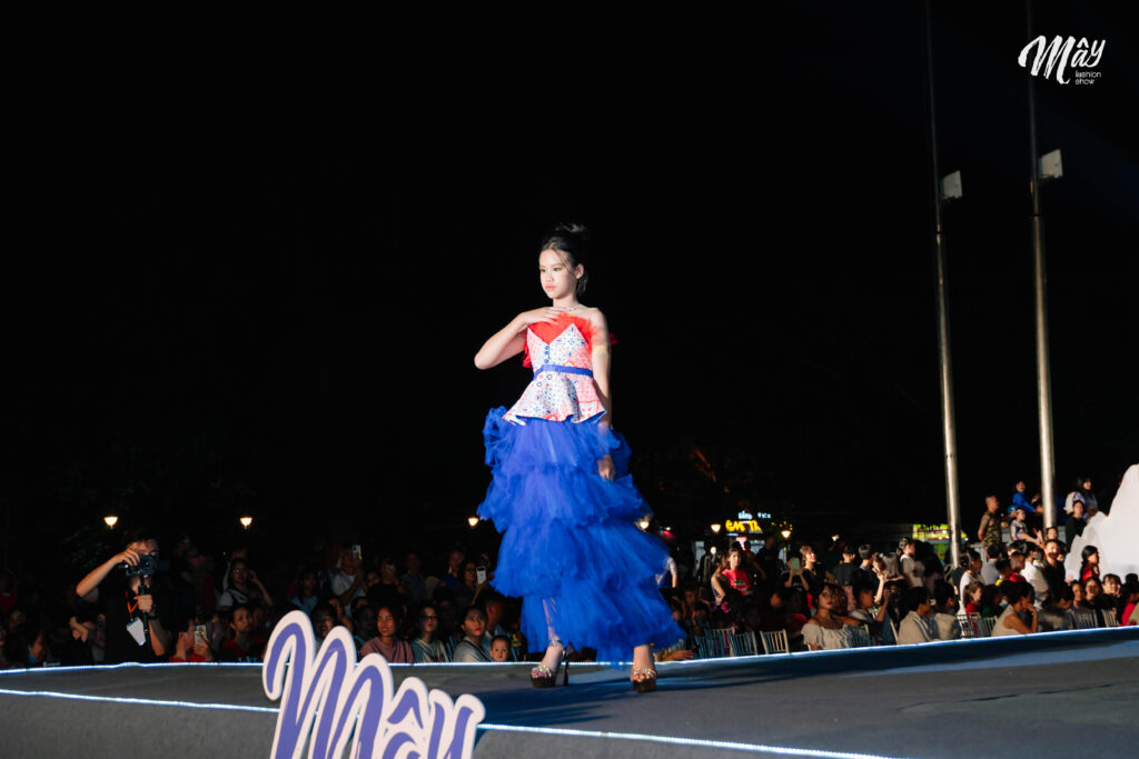 Gương Mặt Đại Diện Cự Hà My Gây Ấn Tượng Mạnh Tại MÂY Fashion Show Hà Giang 1 HHA04207