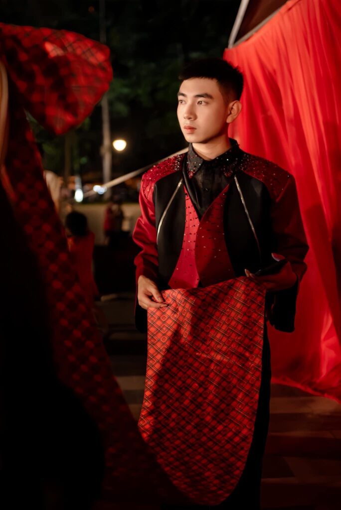 Đặc Sắc Tại MÂY Fashion Show: Bộ Trang Phục Dệt Tằm Bông của Nhà Thiết Kế Nguyễn Anh Tuấn 5 IMG 5119