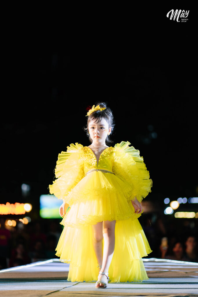 Annie Tuệ Nhi: Vedette Nhí "Đốn Tim" Khán Giả Tại MÂY Fashion Show Hà Giang 5 NVH00227