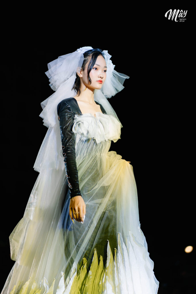 First Face Nguyễn Kim Ngân: Ngôi Sao Sáng Tại MÂY Fashion Show Hà Giang 4 NVH09211