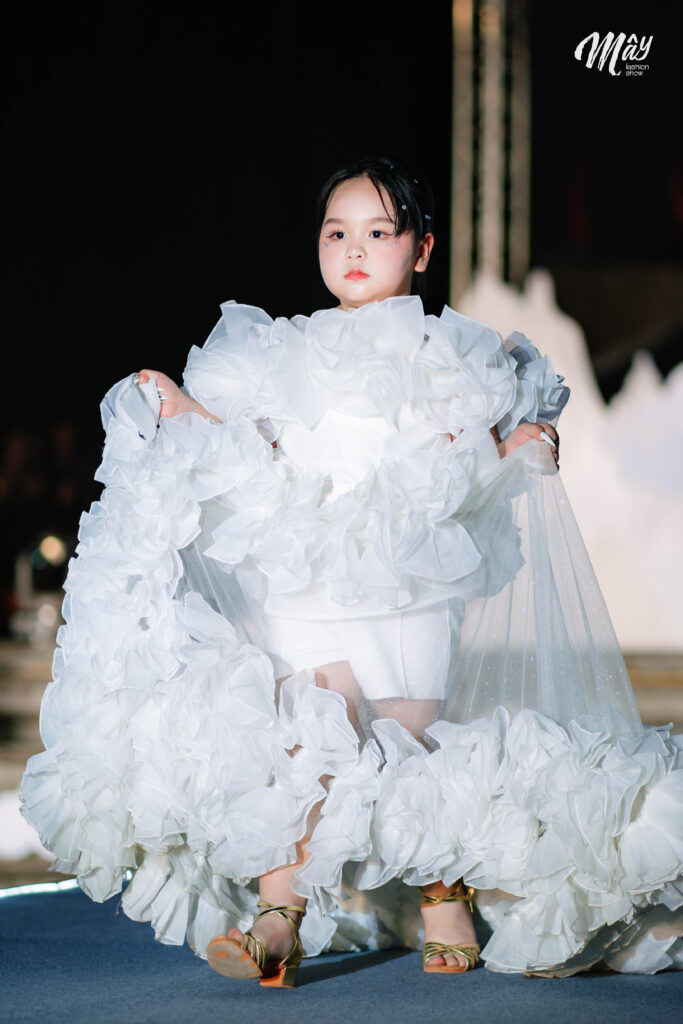 Vedette Vũ Gia Hân - Bức Tranh Sắc Màu Tại MÂY Fashion Show 4 NVH09473