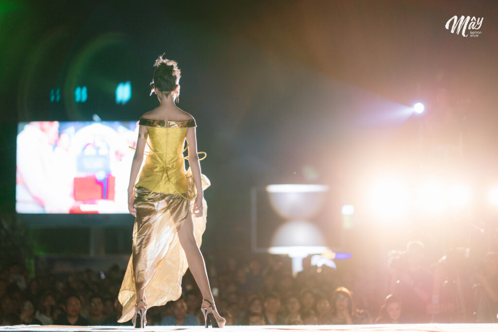 Gương Mặt Đại Diện Cự Hà My Gây Ấn Tượng Mạnh Tại MÂY Fashion Show Hà Giang 2 NVH09701