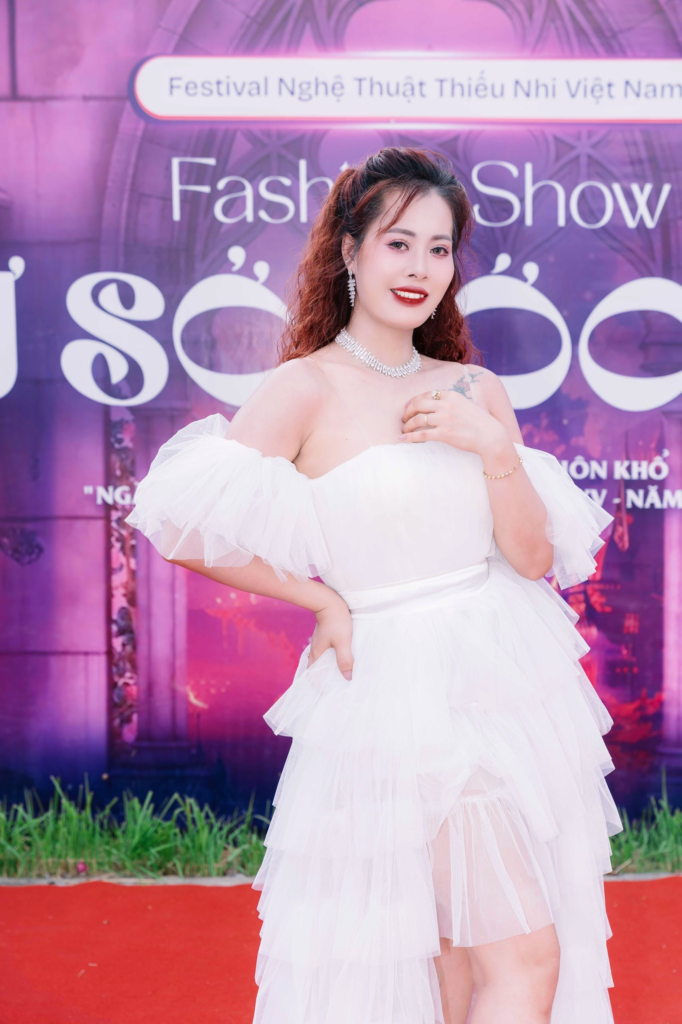 Huấn Luyện Viên Catwalk Kiều Trang Vinh Dự Nhận Bằng Khen Của Trung Tâm Triển Lãm VHNT Việt Nam 2 image 19