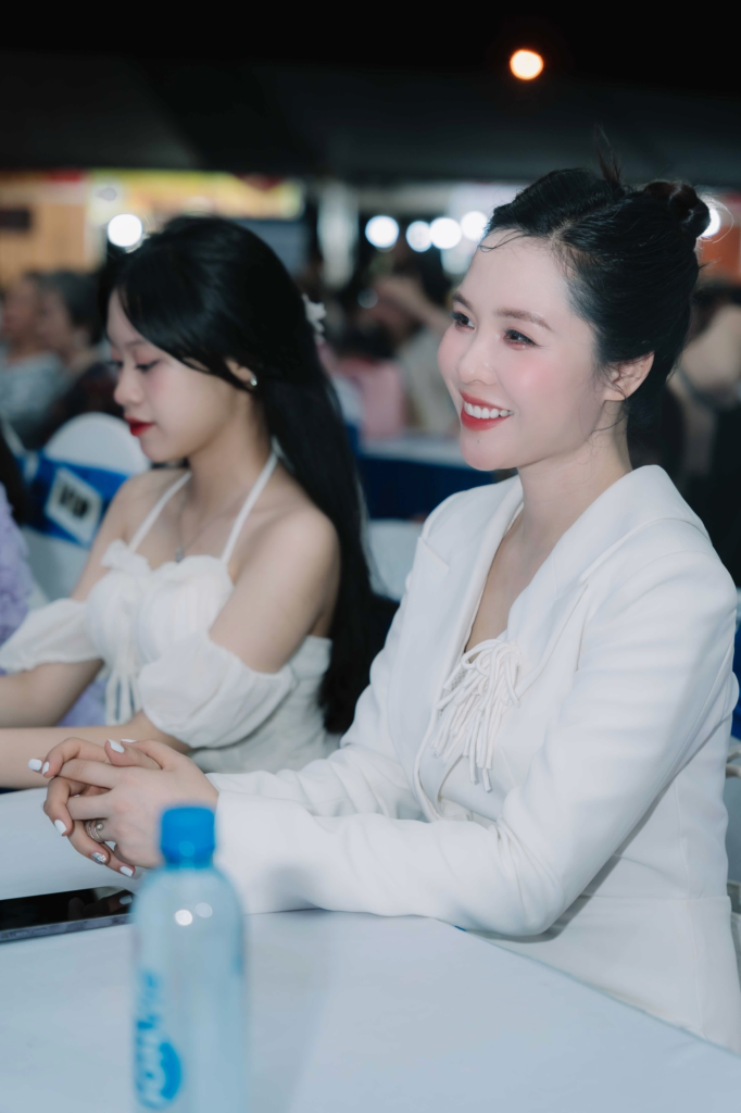 "Cô Thủy MC": Tự Hào Nhận Bằng Khen Của Trung Tâm Triển Lãm VHNT Việt Nam 2 image 32