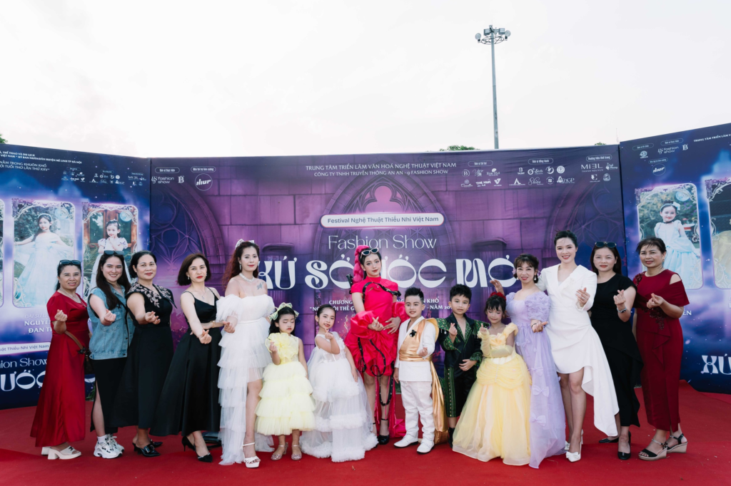 "Cô Thủy MC": Tự Hào Nhận Bằng Khen Của Trung Tâm Triển Lãm VHNT Việt Nam 5 image 37