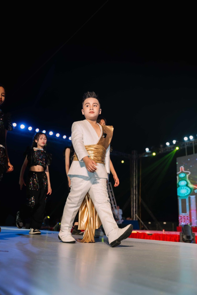 Đại Sứ Tài Năng Nguyễn Gia Hưng, Ngôi Sao Nhí Từ Lào Cai, Chinh Phục Sân Khấu "Xứ Sở Ước Mơ" Fashion Show 2 image 39