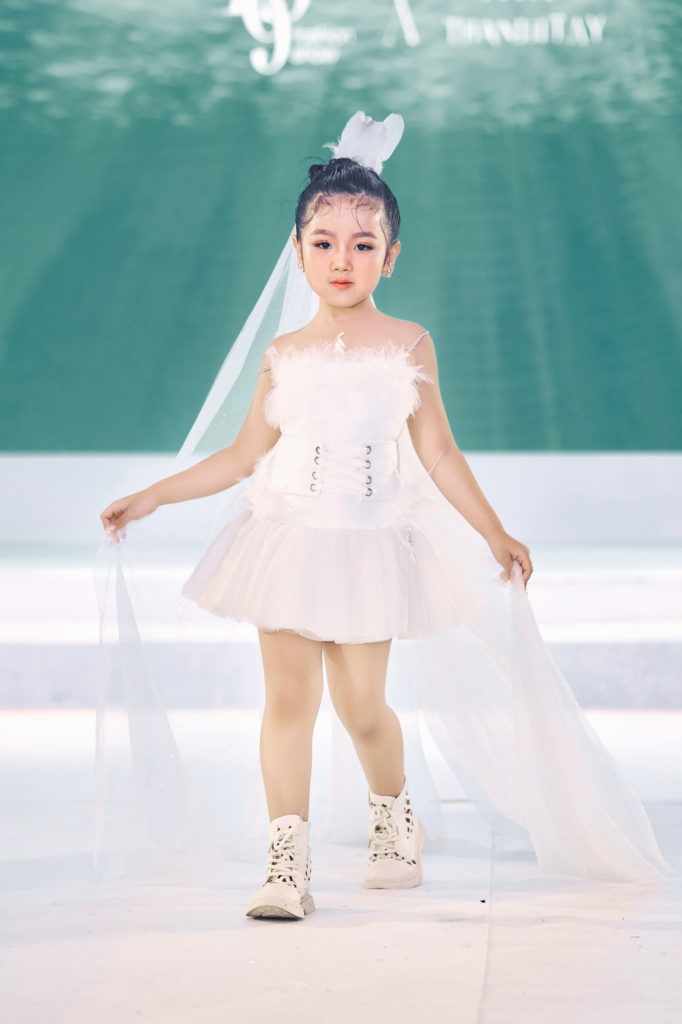 MODEL KID Đặng Bảo Hà My Gây Ấn Tượng Tại INTERNATIONAL FASHION RUNWAY 2024 Malaysia 1 image 21
