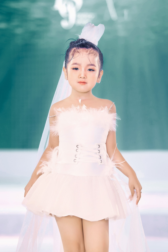 MODEL KID Đặng Bảo Hà My Gây Ấn Tượng Tại INTERNATIONAL FASHION RUNWAY 2024 Malaysia 2 image 22