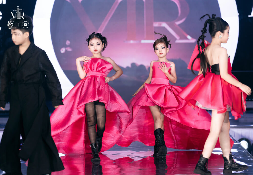 Ma Quỳnh Trang – Ngôi sao nhí tỏa sáng trên sàn diễn Vietnam Iconic Runway 2024 6 IMG 6472
