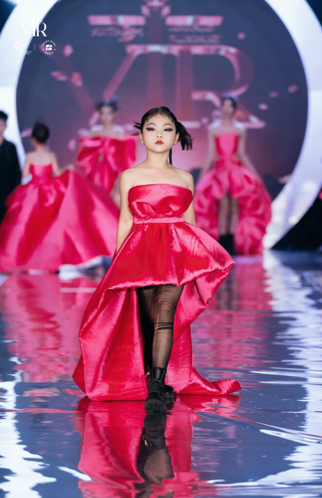Ma Quỳnh Trang – Ngôi sao nhí tỏa sáng trên sàn diễn Vietnam Iconic Runway 2024 5 IMG 6527