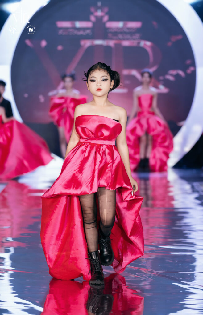 Ma Quỳnh Trang – Ngôi sao nhí tỏa sáng trên sàn diễn Vietnam Iconic Runway 2024 2 IMG 6529