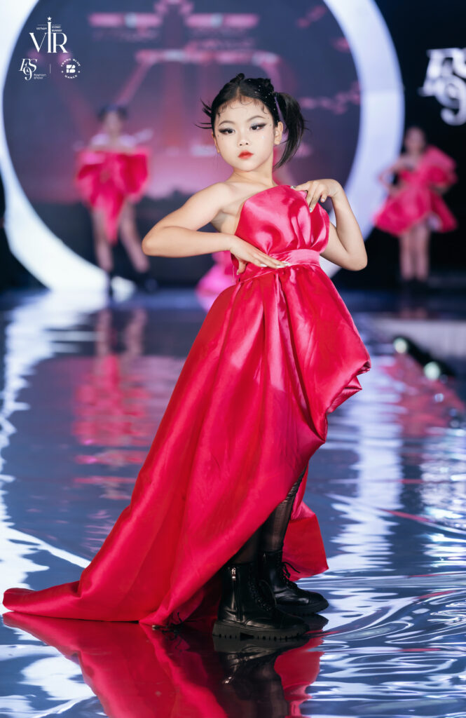 Ma Quỳnh Trang – Ngôi sao nhí tỏa sáng trên sàn diễn Vietnam Iconic Runway 2024 3 IMG 6530