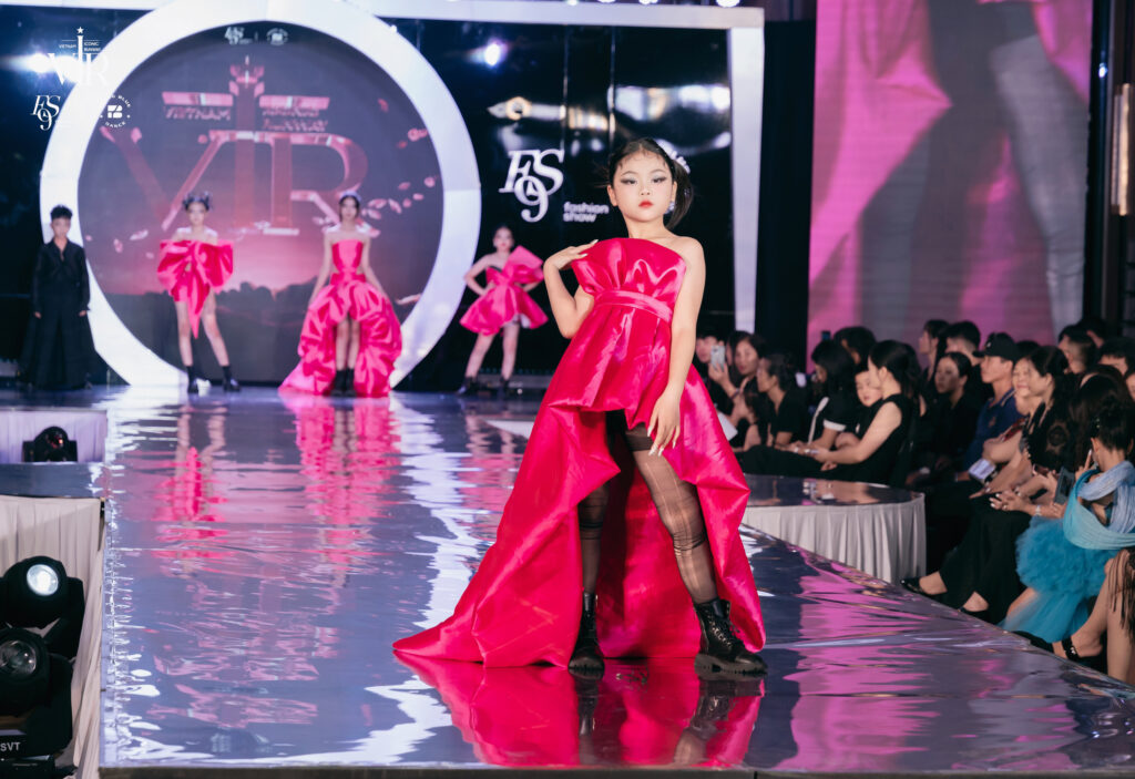 Ma Quỳnh Trang – Ngôi sao nhí tỏa sáng trên sàn diễn Vietnam Iconic Runway 2024 1 IMG 6591