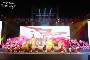 Á QUÂN MC NHÍ TOÀN QUỐC ĐOÀN PHƯƠNG LINH GHI DẤU ẤN TẠI VIETNAM ICONIC RUNWAY SEASON 3: “PHONG VỊ XUÂN XỨ LẠNG” 4 220e86e0e6f957a70ee85