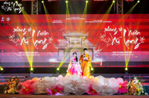 Á QUÂN MC NHÍ TOÀN QUỐC ĐOÀN PHƯƠNG LINH GHI DẤU ẤN TẠI VIETNAM ICONIC RUNWAY SEASON 3: “PHONG VỊ XUÂN XỨ LẠNG” 1 4f8441e6dcf86da634e93