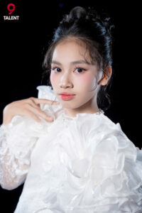 MC nhí Đoàn Phương Linh trở thành MC chính tại Lễ công bố Dự án & Lịch trình năm 2025 của 9 Talent Group 2 z6511450628161 6e73ecb538e6fd5d01510805998311db
