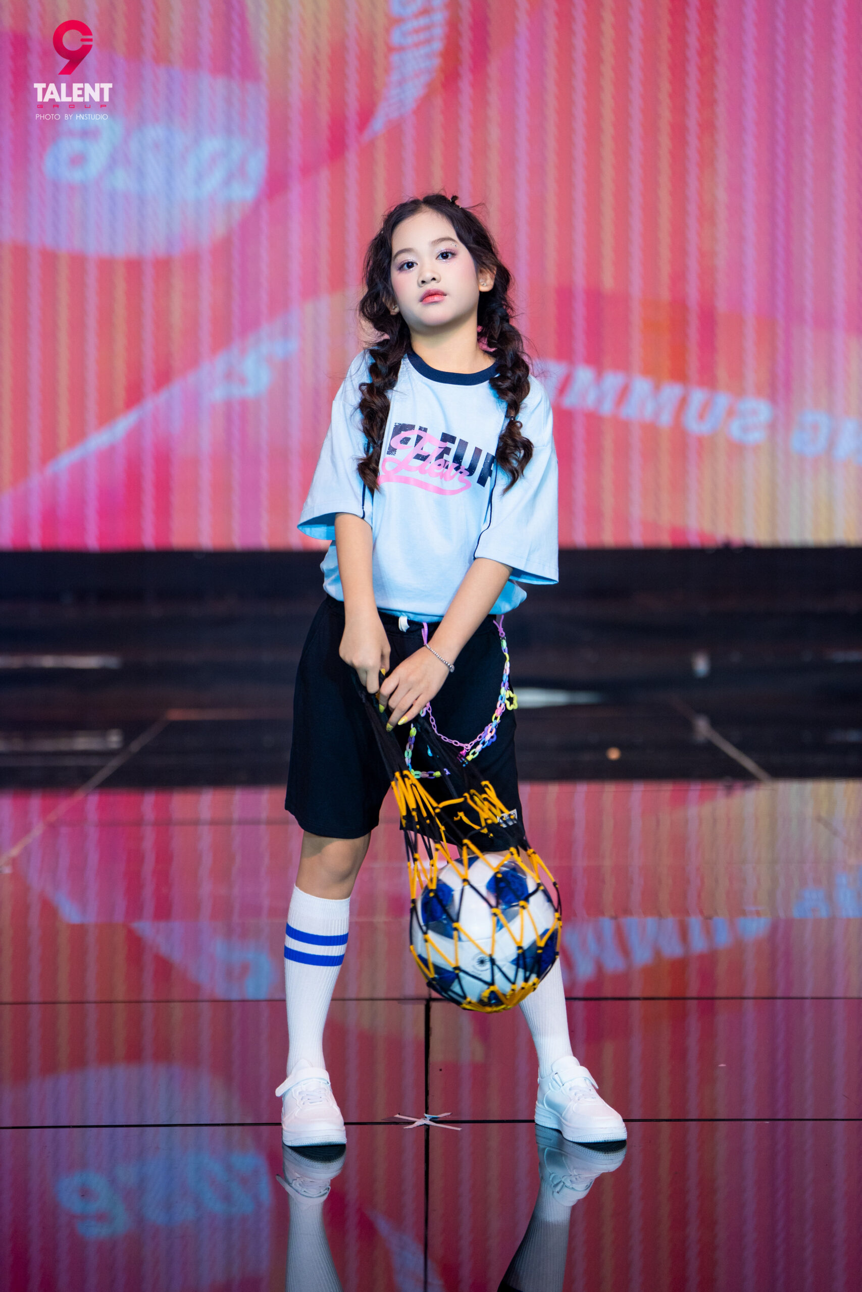 Sofia An Nhiên phong thái chuẩn model kids toả sáng với danh hiệu “Siêu mẫu nhí toả sáng 2025” 1 9Talent 1406 scaled