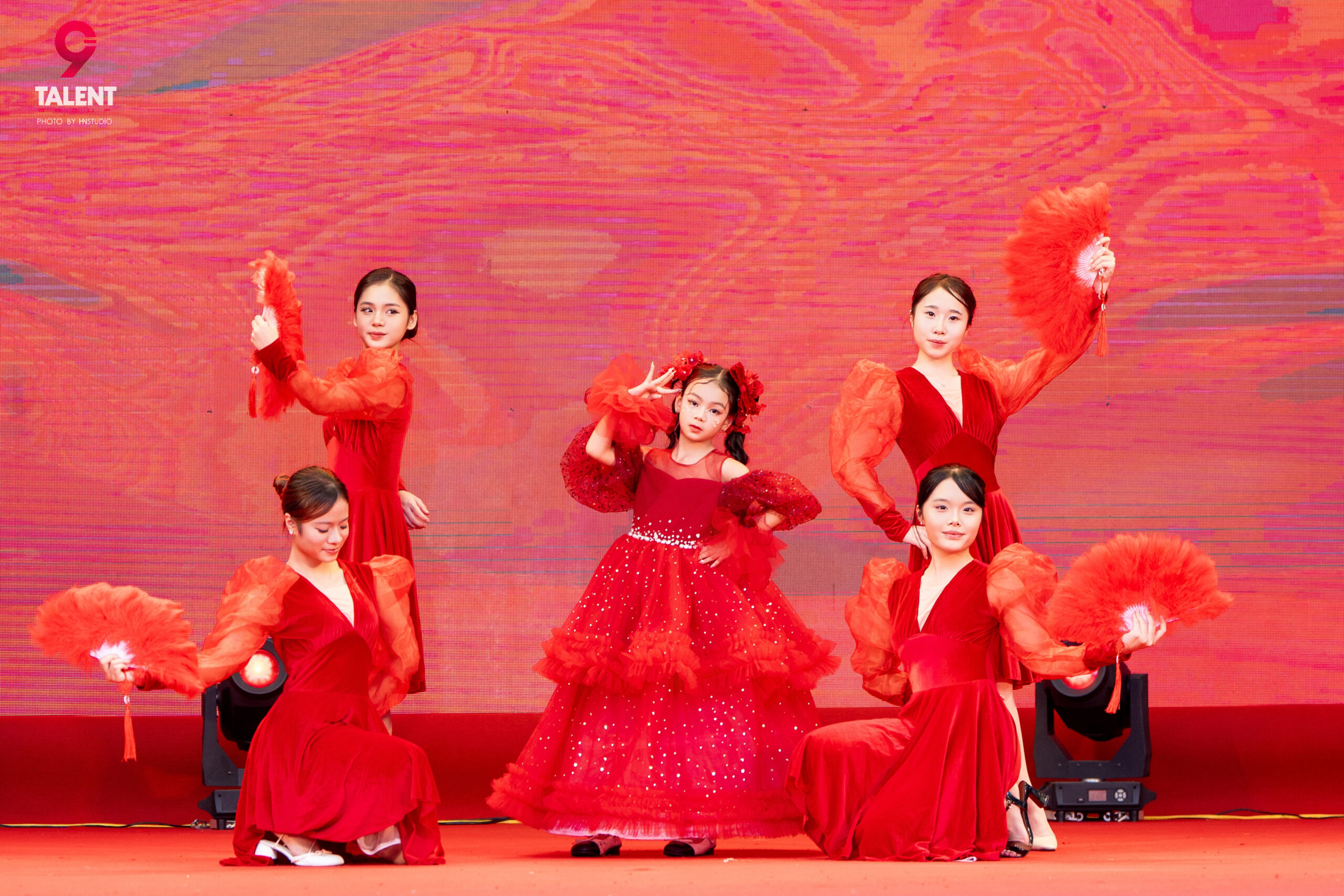 Vedette Nguyễn Hoàng Thục Quyên tỏa sáng ấn tượng tại “Mã Đáo Xuân” 2026 3 MaDaoXuan 722 scaled