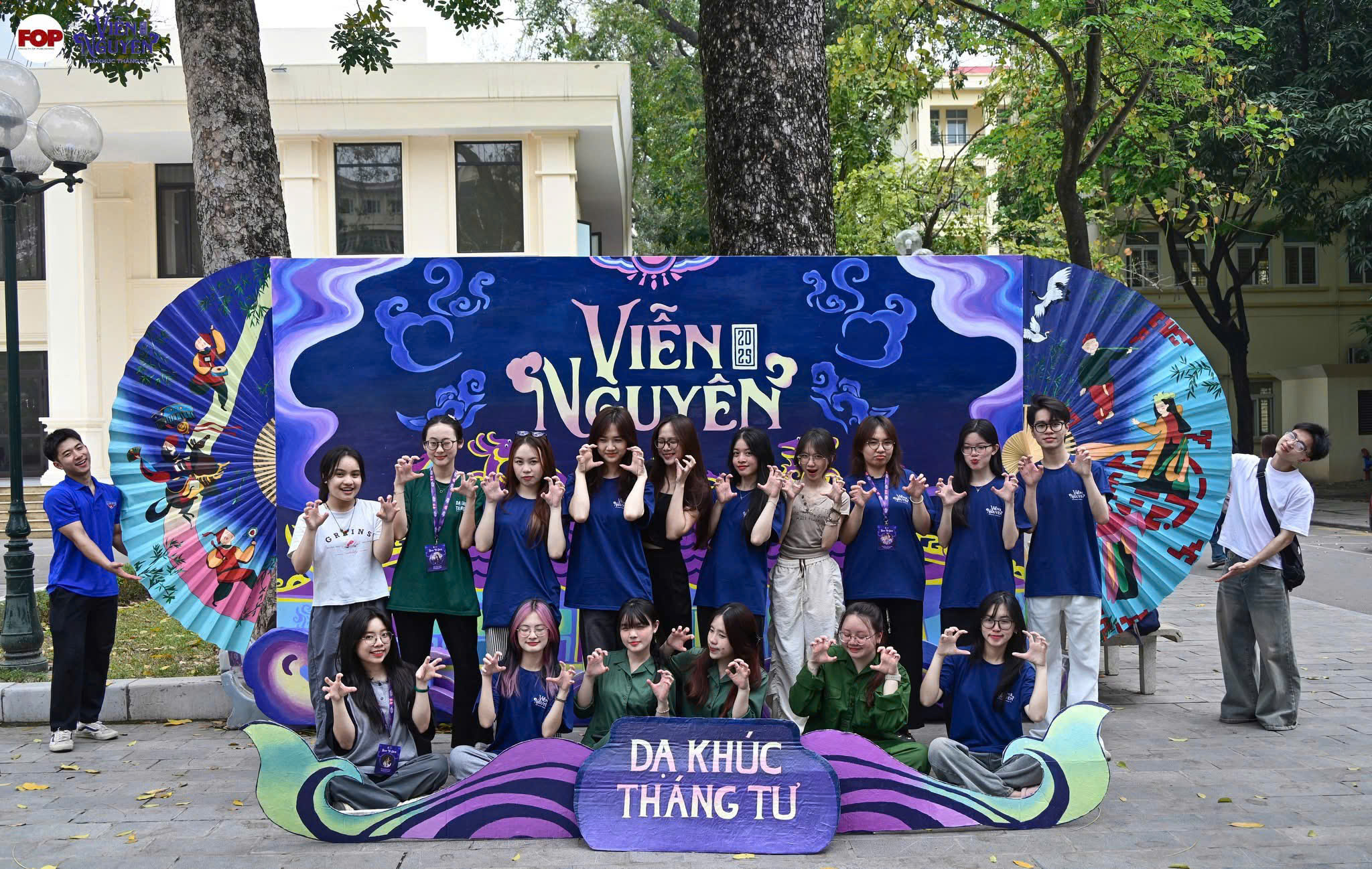 Dạ Khúc Tháng Tư trở lại khẳng định dấu ấn riêng của sinh viên trường Báo 2 Hoạt động check-in Photobooth nhằm tạo ra tinh thần gắn kết giữa các sinh viên. (Ảnh: BTC)