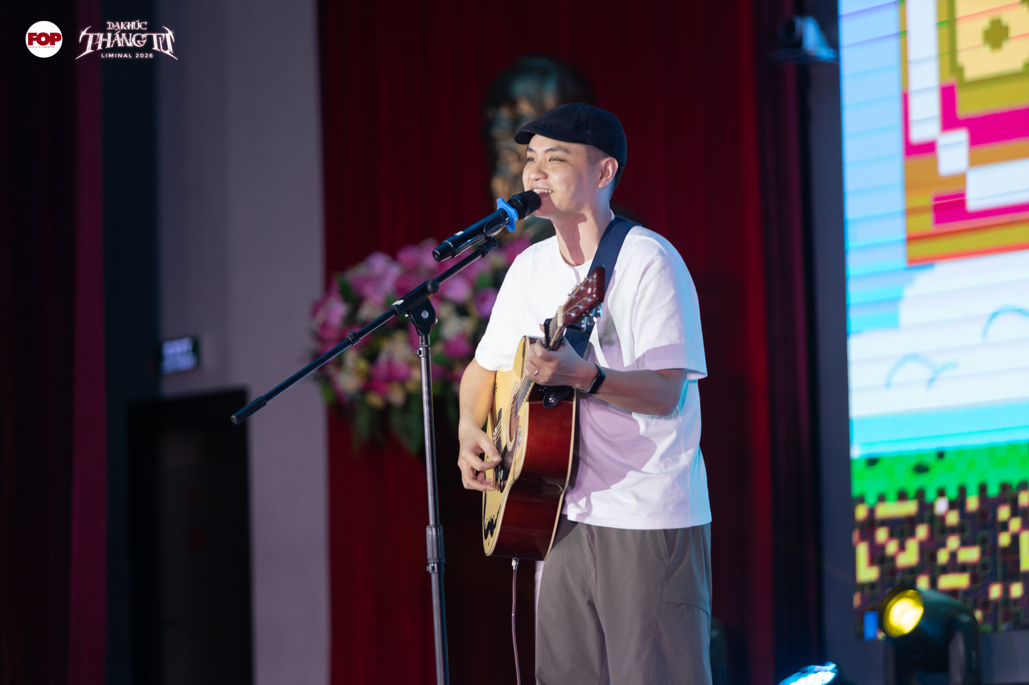 Sự mộc mạc và phong cách lôi cuốn của nghệ sĩ Kiên Trịnh trên sân khấu "thánh đường Học viện". (Ảnh: BTC)