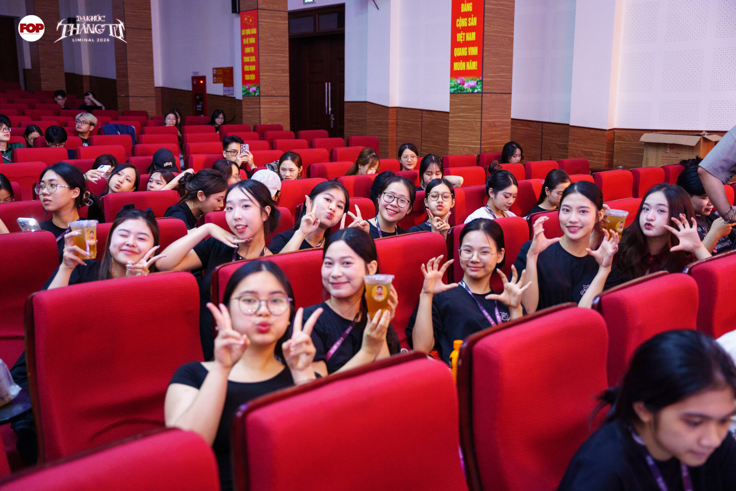 Tinh thần tích cực của các thành viên góp phần duy trì không khí sôi nổi tại buổi tổng duyệt. (Ảnh: BTC)